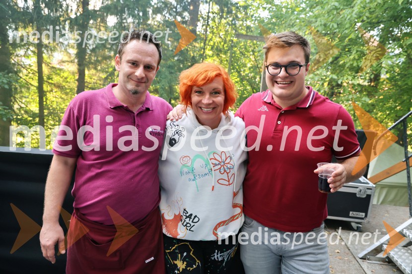  Tomaž Šušteršič, generalni sekretar organizacijskega komiteja Planica;  Katarina Dolenc, skupina Perpetuum Jazzile;  Blaž  RežonjaPerpetuum Jazzile navdušili na Letnem odru Ruše