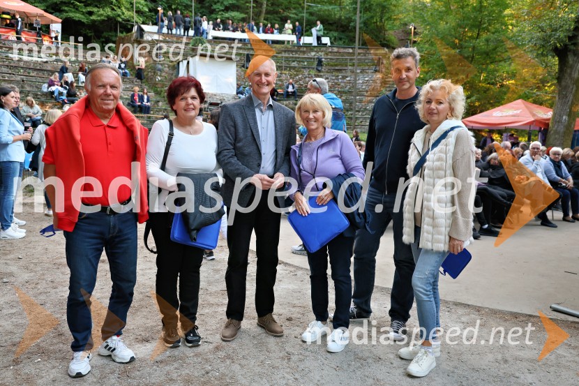  ... ;  ... ;  ... ;  ... ;  Stojan Skalicky, Arhisol, d.o.o.;  Urška Jodl Skalicky,  predstavnica za stike z javnostjo Univerzitetnega kliničnega centra (UKC) MariborPerpetuum Jazzile navdušili na Letnem odru Ruše