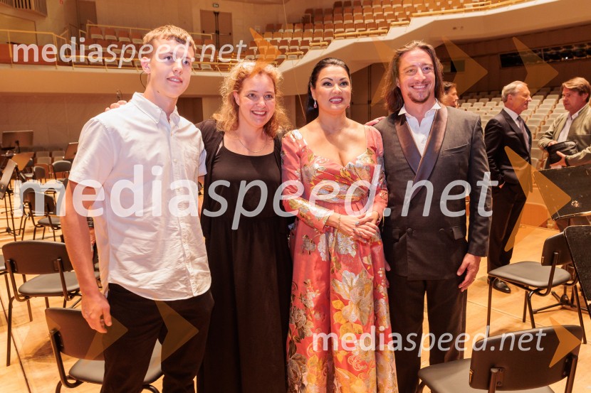  ... ;  ... ;  Anna Netrebko, sopranistka;  Jérôme Boutllier, operni pevecVečer Puccinijeve glasbe, Ljubljana Festival