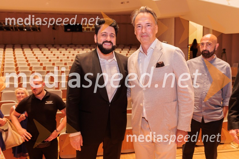  Jusif Ejvazov, tenor;  Tomislav Čizmić, predsednik poslovodstva družbe, Telemach Slovenija d.o.o.Večer Puccinijeve glasbe, Ljubljana Festival