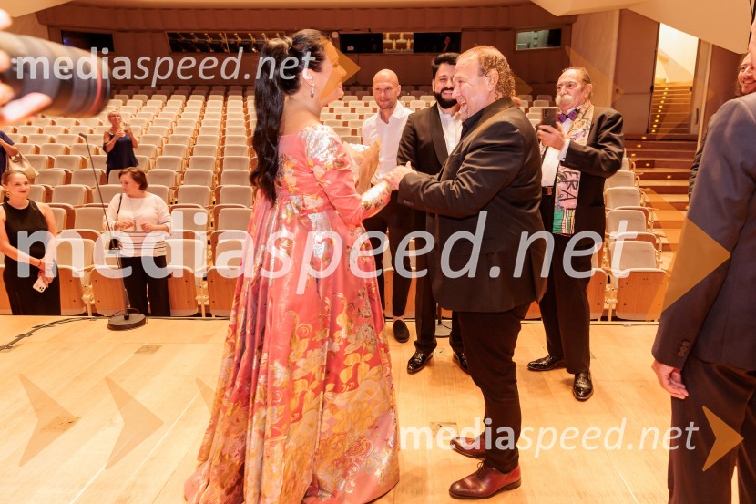  Anna Netrebko, sopranistka;  Darko  Brlek, direktor in umetniški vodja, Festival LjubljanaVečer Puccinijeve glasbe, Ljubljana Festival