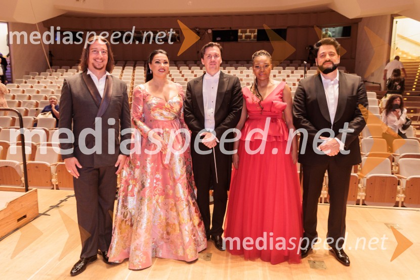  Jérôme Boutllier, operni pevec;  Anna Netrebko, sopranistka;  Denis Vlasenko, dirigent;  Pumeza Matshikiza, operna pevka;  Jusif Ejvazov, tenorVečer Puccinijeve glasbe, Ljubljana Festival