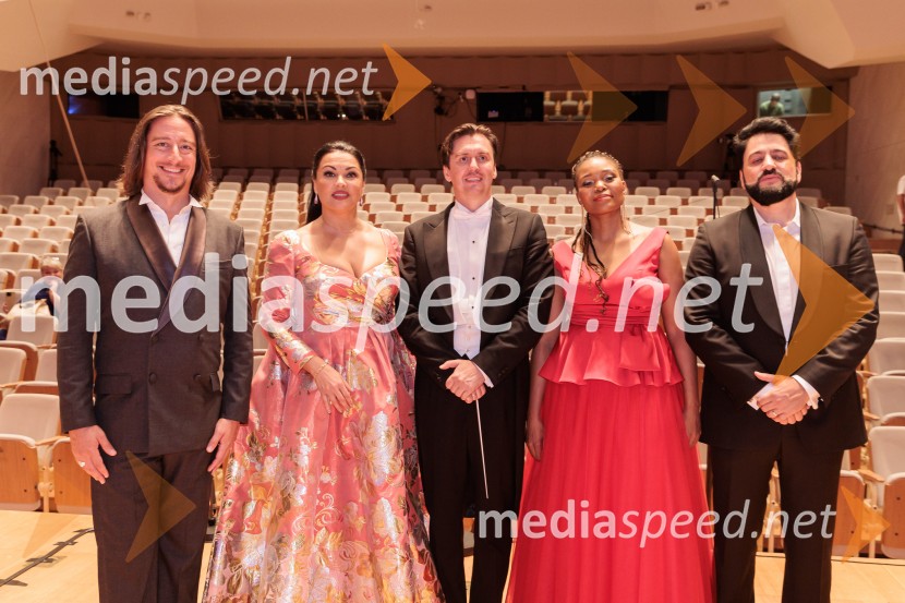  Jérôme Boutllier, operni pevec;  Anna Netrebko, sopranistka;  Denis Vlasenko, dirigent;  Pumeza Matshikiza, operna pevka;  Jusif Ejvazov, tenorVečer Puccinijeve glasbe, Ljubljana Festival