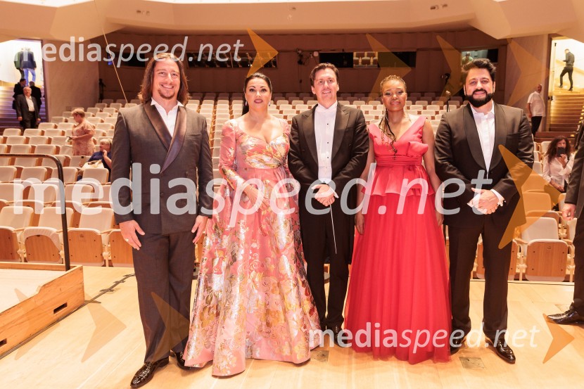  Jérôme Boutllier, operni pevec;  Anna Netrebko, sopranistka;  Denis Vlasenko, dirigent;  Pumeza Matshikiza, operna pevka;  Jusif Ejvazov, tenorVečer Puccinijeve glasbe, Ljubljana Festival