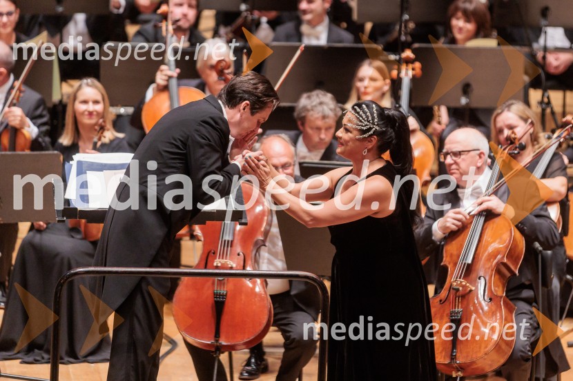  Denis Vlasenko, dirigent;  Anna Netrebko, sopranistkaVečer Puccinijeve glasbe, Ljubljana Festival