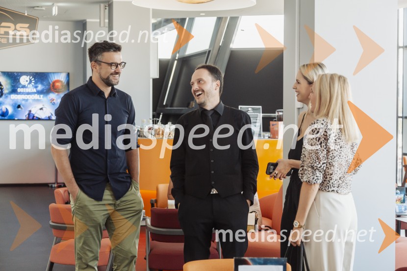  Nikola Maljković;  Blaž Švab, pevec, skupina Modrijani, voditelj;  Lara Medved, Planet tv;  ... Ekskluzivna premiera šova Poroka na prvi pogled