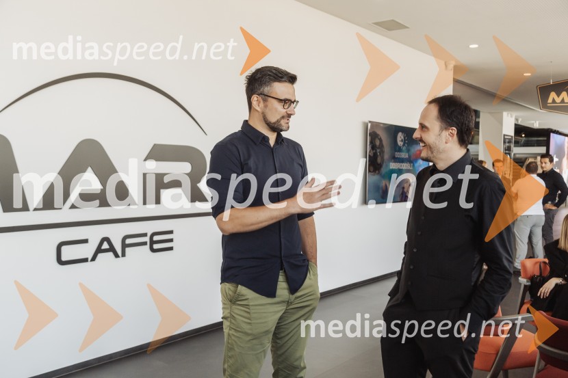  Nikola Maljković;  Blaž Švab, pevec, skupina Modrijani, voditeljEkskluzivna premiera šova Poroka na prvi pogled