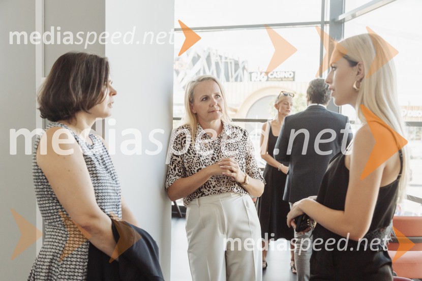  ... ;  ... ;  Lara Medved, Planet tvEkskluzivna premiera šova Poroka na prvi pogled