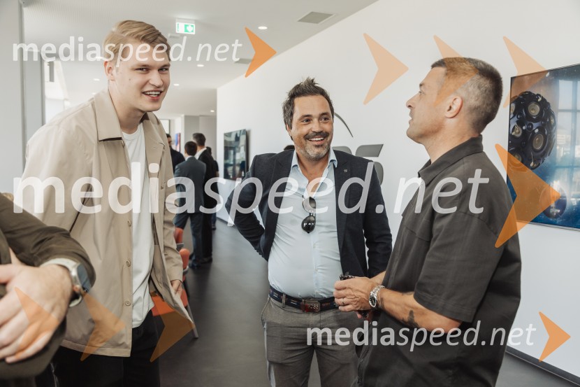  ... ;  ... ;  Klemen Bučan, radijski voditelj, stand-up komik, DJEkskluzivna premiera šova Poroka na prvi pogled