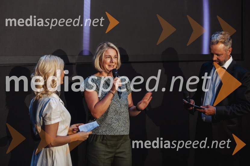  Suzana  Kozel, voditeljica, Jutro na Planetu;  Eva Ostrouška;  Igor Krmelj, voditelj, Jutro na PlanetuEkskluzivna premiera šova Poroka na prvi pogled