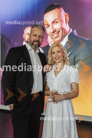  Igor Krmelj, voditelj, Jutro na Planetu;  Suzana  Kozel, voditeljica, Jutro na PlanetuEkskluzivna premiera šova Poroka na prvi pogled