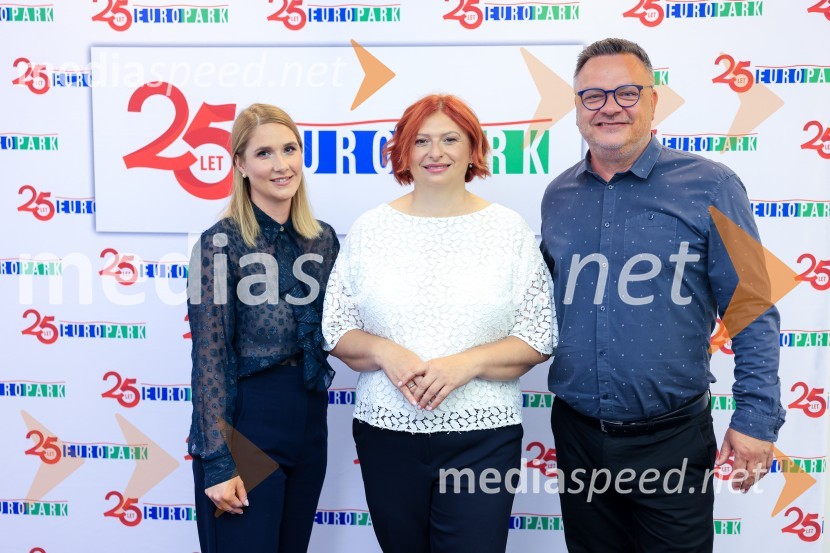  Vanja Bele Kovačič, vodja marketinga, Europark;  Simona Mandl, center managerka Europarka;  Sašo  Papp, moderatorEuropark praznuje 25 let, novinarska konferenca
