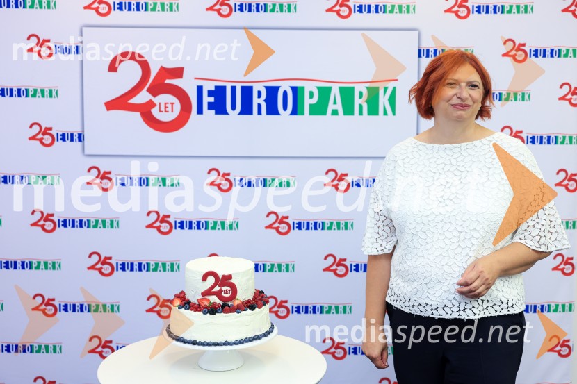  Simona Mandl, center managerka EuroparkaEuropark praznuje 25 let, novinarska konferenca