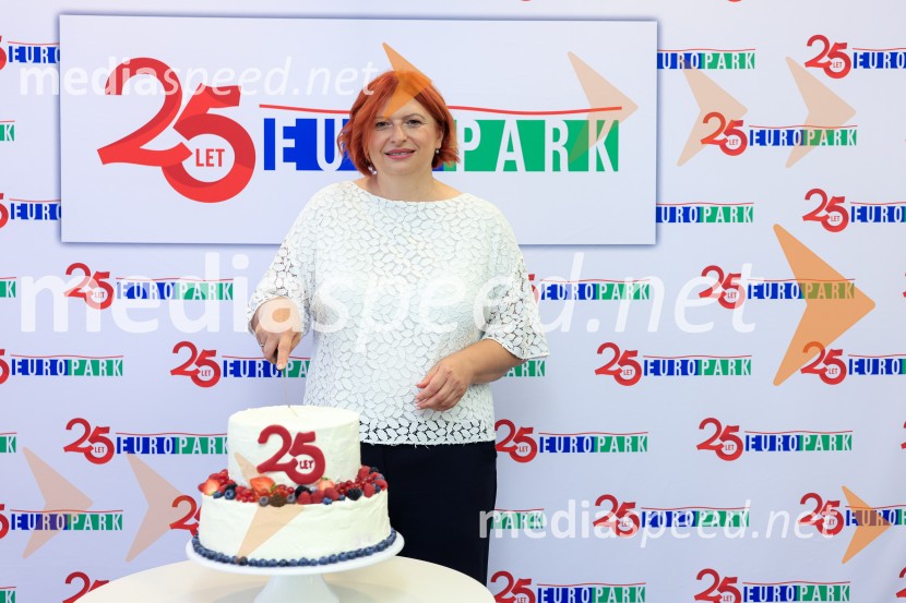  Simona Mandl, center managerka EuroparkaEuropark praznuje 25 let, novinarska konferenca