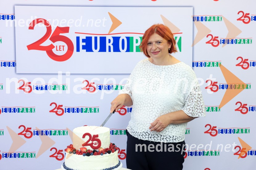  Simona Mandl, center managerka EuroparkaEuropark praznuje 25 let, novinarska konferenca