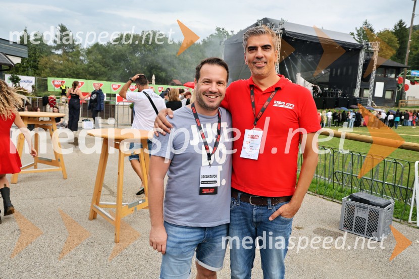  Vasilis Georgopulos, vodja Radio City;  Bor Greiner, odgovorni urednik, Radio CityRadio City 30 let z velikim koncertom pod Pohorjem