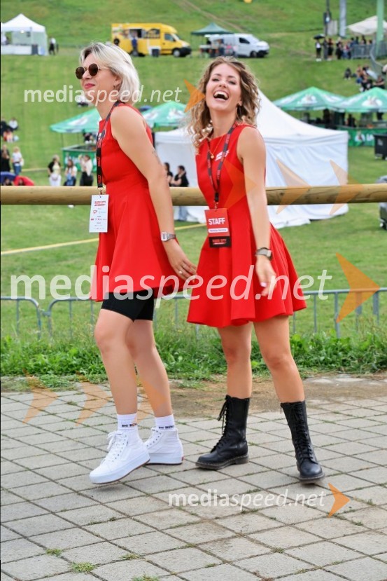  Katja Gregorec, moderatorka Radio Maribor;  Natalija Veronik, moderatorka, Radio CityRadio City 30 let z velikim koncertom pod Pohorjem