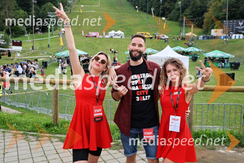  Katja Gregorec, moderatorka Radio Maribor;  Tadej Gerečnik, moderator Radio City;  Natalija Veronik, moderatorka, Radio CityRadio City 30 let z velikim koncertom pod Pohorjem