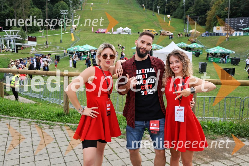  Katja Gregorec, moderatorka Radio Maribor;  Tadej Gerečnik, moderator Radio City;  Natalija Veronik, moderatorka, Radio CityRadio City 30 let z velikim koncertom pod Pohorjem