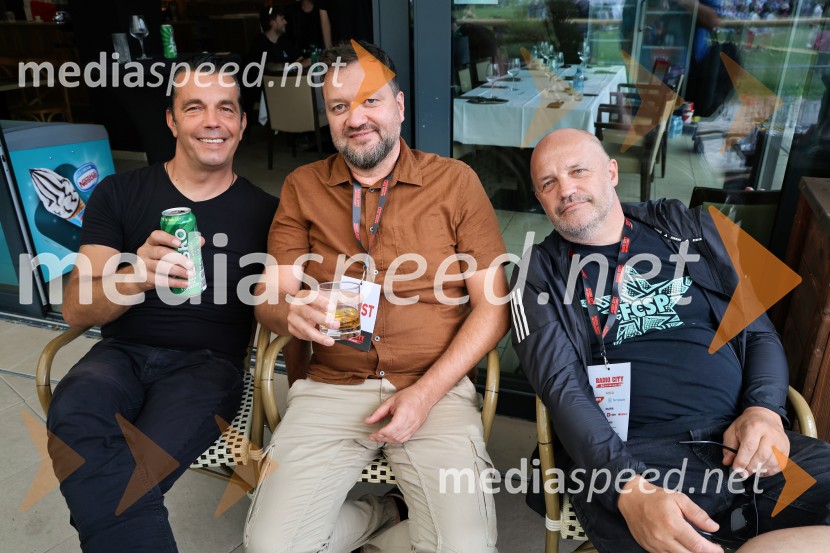  Rok Ferengja, pevec, Rok'n band;  Primož Štorman, član skupine Tabu;  Tomaž Trop, član skupine TabuRadio City 30 let z velikim koncertom pod Pohorjem