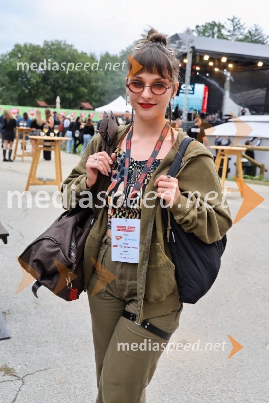  Katarina Samobor, vokal, skupina TabuRadio City 30 let z velikim koncertom pod Pohorjem