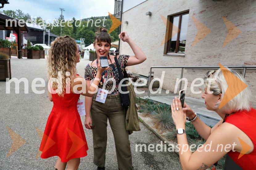  Katarina Samobor, vokal, skupina TabuRadio City 30 let z velikim koncertom pod Pohorjem