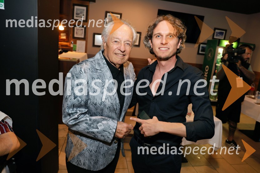  Alfi Nipič, pevec;  ... Radio City 30 let z velikim koncertom pod Pohorjem