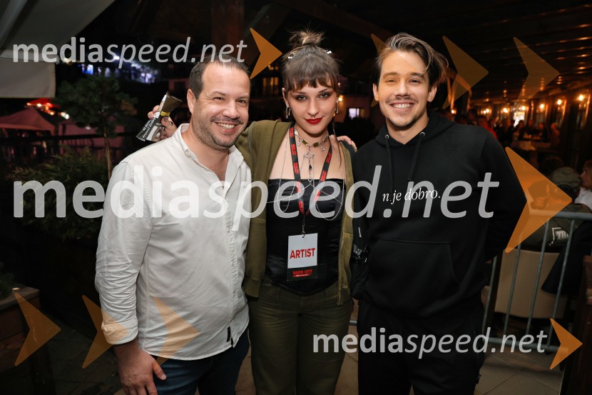  Vasilis Georgopulos, vodja Radio City;  Katarina Samobor, vokal, skupina Tabu;  Bojan Cvjetićanin, Joker OutRadio City 30 let z velikim koncertom pod Pohorjem