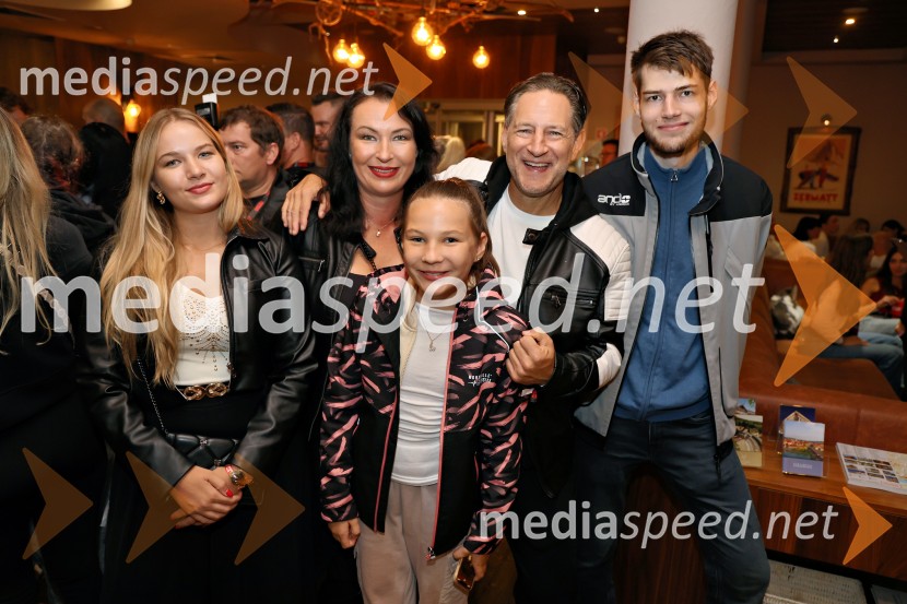  Bojan Cvjetićanin, Joker Out;  ... ;  ... ;  ... ;  John Denhof, direktor podjetja Subtle Insights;  ... Radio City 30 let z velikim koncertom pod Pohorjem