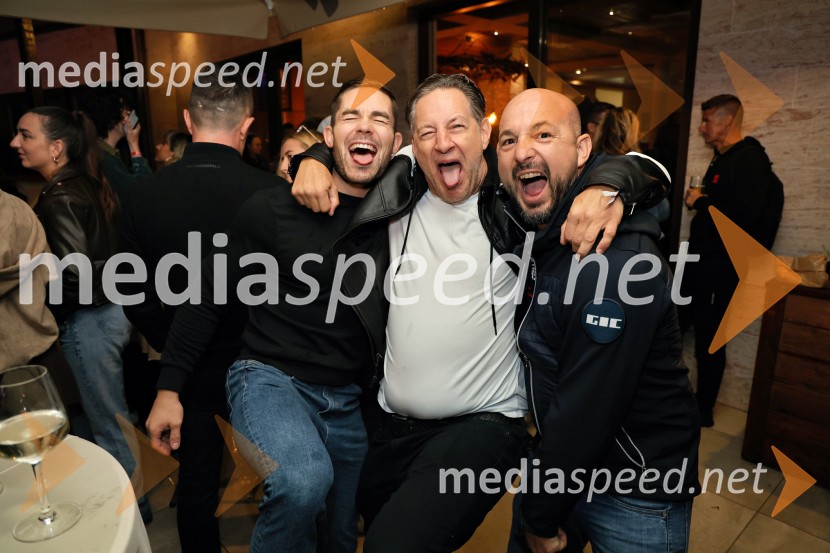  ... ;  ... ;  John Denhof, direktor podjetja Subtle Insights;  ... Radio City 30 let z velikim koncertom pod Pohorjem