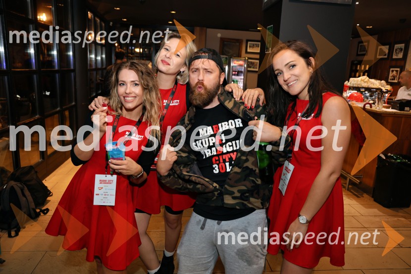  Natalija Veronik, moderatorka, Radio City;  Katja Gregorec, moderatorka Radio Maribor;  David Gorinšek, moderator Radio City;  ... Radio City 30 let z velikim koncertom pod Pohorjem