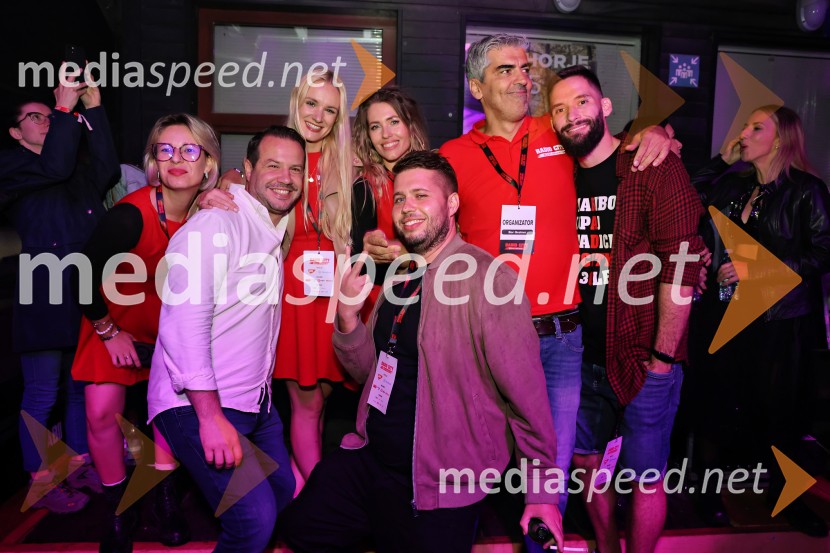  Katja Gregorec, moderatorka Radio Maribor;  Vasilis Georgopulos, vodja Radio City;  ... ;  Natalija Veronik, moderatorka, Radio City;  ... ;  Bor Greiner, odgovorni urednik, Radio City;  Tadej Gerečnik, moderator Radio CityRadio City 30 let z velikim koncertom pod Pohorjem