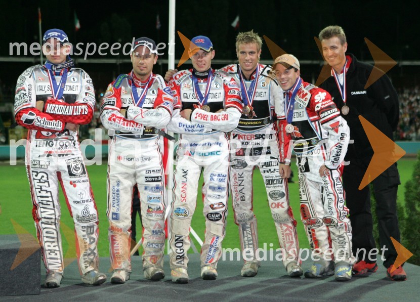 Poljska ekipa: Grzegorz Walasek, Jaroslaw Hampel, Rune Holta, Tomasz Gollob, Piotr Protasiewicz in trener Szczepan Bukowski (umrl 10.8.2007)SPEEDWAY, Ekipno svetovno prvenstvo 2005