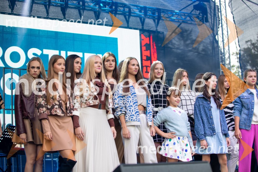  ... ;  ... ;  Lara  Cekič, model;  ... ;  Ana  Vidovič, model;  ... ;  ... ;  ... ;  ... Radio City 30 let z velikim koncertom pod Pohorjem