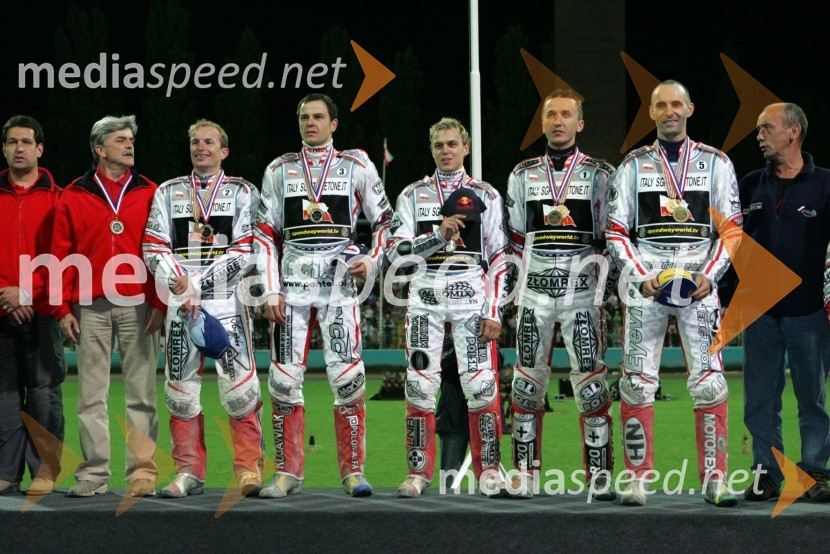 ..., ..., poljska ekipa: Rune Holta, Piotr Protasiewicz, Jawoslaw Hampel, Grzegorz Walasek, Tomasz Gollob in ...SPEEDWAY, Ekipno svetovno prvenstvo 2005