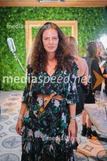  Sabina Remar, Miss Universe Slovenije 2004Kdo vse je nosil lento Miss Universe?