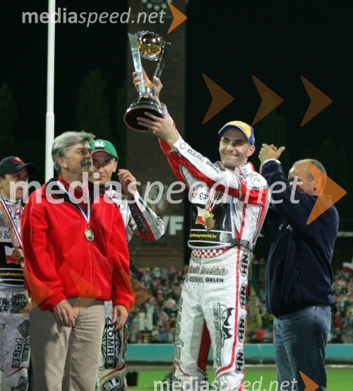Tomasz Gollob (Poljska) s pokalomSPEEDWAY, Ekipno svetovno prvenstvo 2005