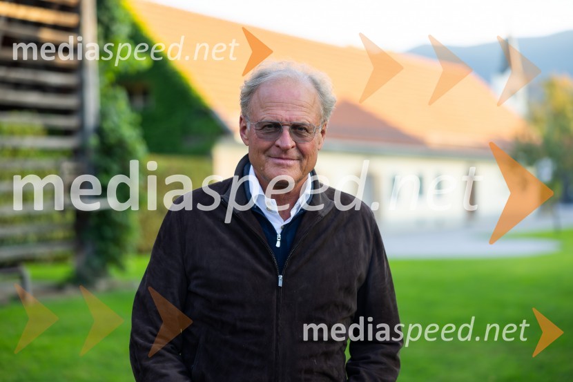  Janez  Škrabec, direktor Riko d.o.o.Iskrivo v živo: Mojca Pišek v pogovoru z Aljažem Vrabcem