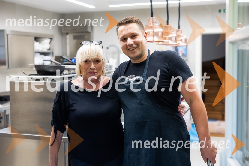 Iskrivo v živo: Mojca Pišek v pogovoru z Aljažem Vrabcem