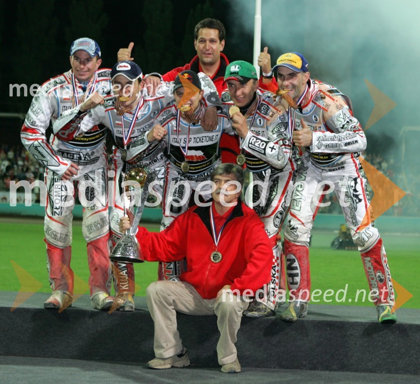 Poljska ekipa: Rune Holta, Piotr Protasiewicz, Jawoslaw Hampel, Grzegorz Walasek, Tomasz Gollob in trenerjaSPEEDWAY, Ekipno svetovno prvenstvo 2005