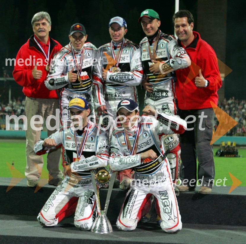 Poljska ekipa: spodaj - Tomasz Gollob, Piotr Protasiewicz, zgoraj - Jaroslaw Hampel, Rune Holta, Grzegorz Walasek in trenerjaSPEEDWAY, Ekipno svetovno prvenstvo 2005