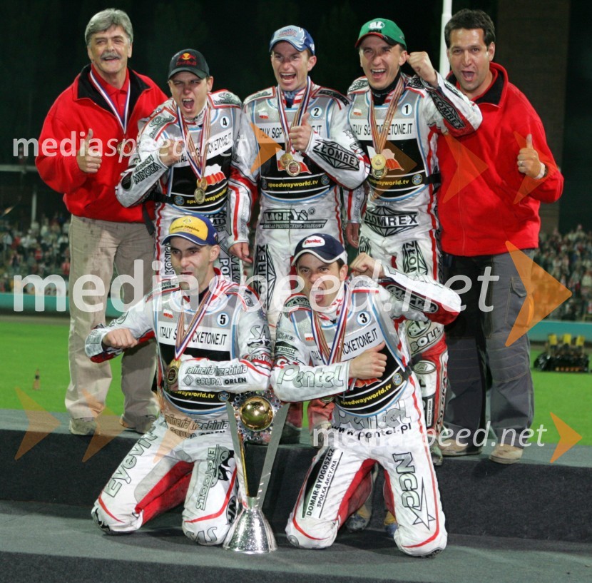 Poljska ekipa: spodaj - Tomasz Gollob, Piotr Protasiewicz, zgoraj - Jaroslaw Hampel, Rune Holta, Grzegorz Walasek in trenerjaSPEEDWAY, Ekipno svetovno prvenstvo 2005