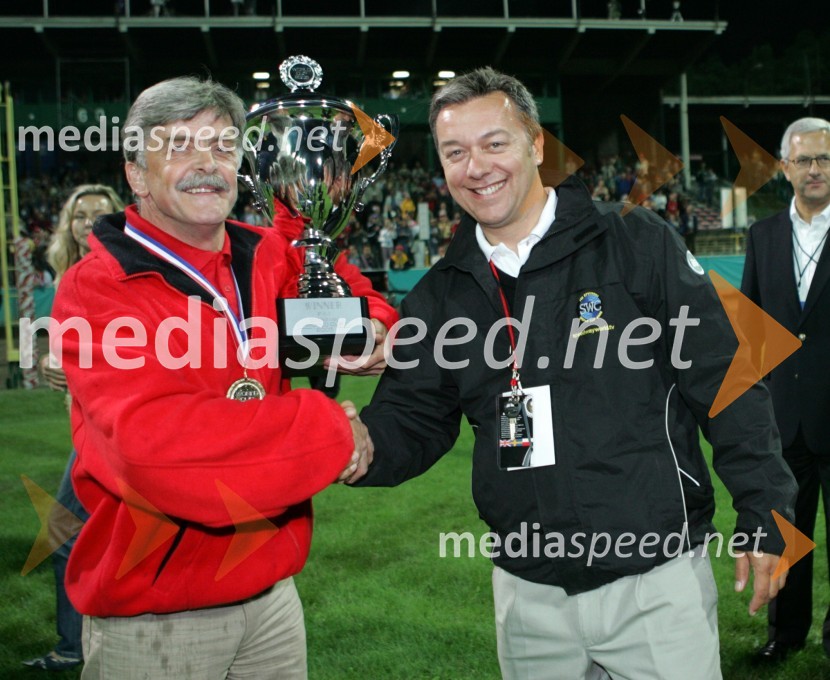 Szczepan Bukowski, poljski trener (umrl 10.8.2007) in John Postlethwaite, drektor podjetja BSI - Benfield sport international, ki trži in organizira SGP serijoSPEEDWAY, Ekipno svetovno prvenstvo 2005
