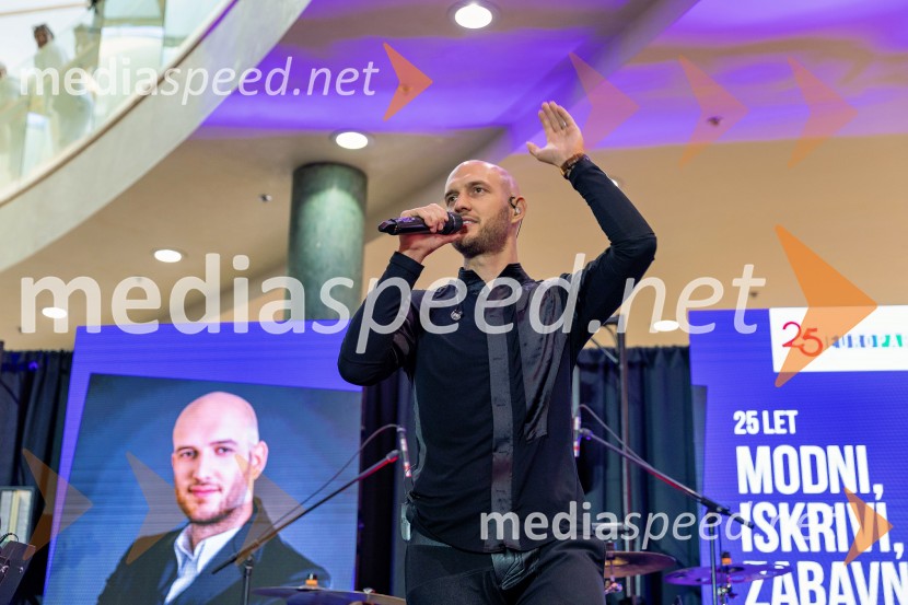  Marko Škugor, glasbenikMarko Škugor na praznovanju 25-letnice Europarka