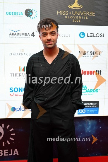  Gašper Rifelj, pevecMiss Universe Slovenije 2025 je Hana Klaut