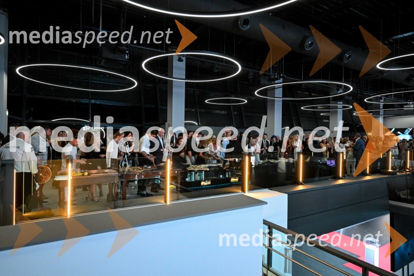 Miss Universe Slovenije 2025 je Hana Klaut