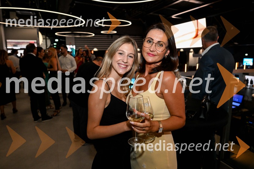 Miss Universe Slovenije 2025 je Hana Klaut