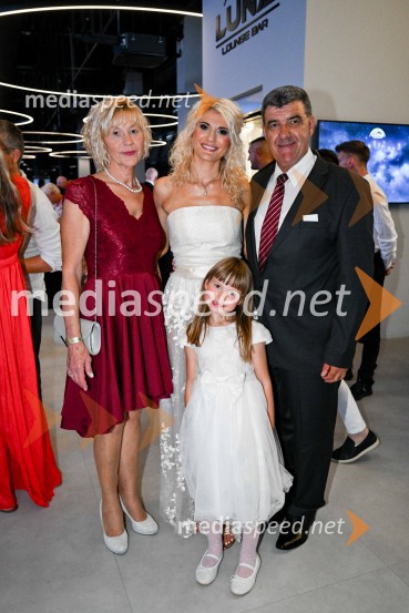  ... ;  Ana Oberdank;  ... Miss Universe Slovenije 2025 je Hana Klaut