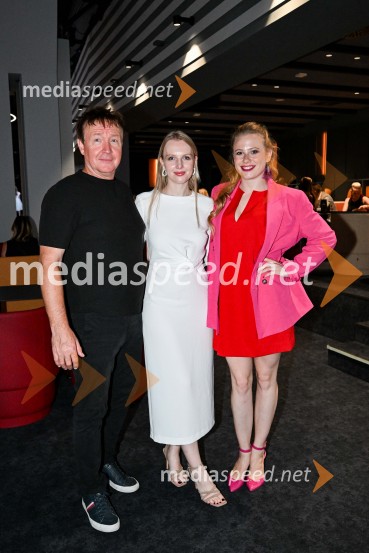  ... ;  ... ;  Zala Smolnikar, pevka- ZALIMiss Universe Slovenije 2025 je Hana Klaut