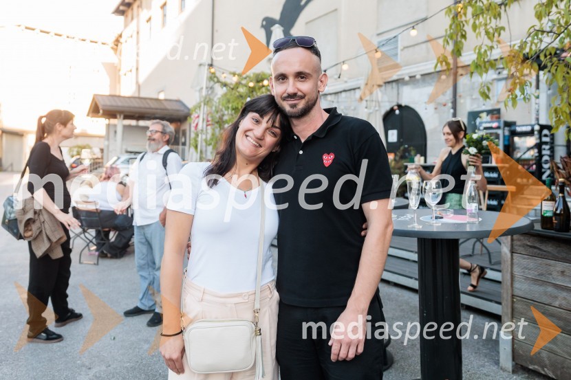  Špela Semion, vodja marketinga in odnosov z javnostmi v Slovenskem mladinskem gledališču;  Jernej Pristov, vodja službe za odnose z javnostmi SNG Drama LjubljanaSlovensko mladinsko gledališče, predstavitev jubilejne 70. sezone
